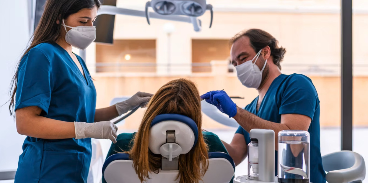 Как SMS напомнянията помагат на дентални клиники да намалят пропуснатите часове